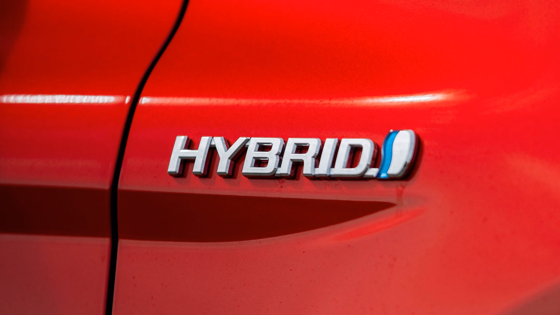 Americans Now Favor Hybrids Over EVs by 44% to 32%