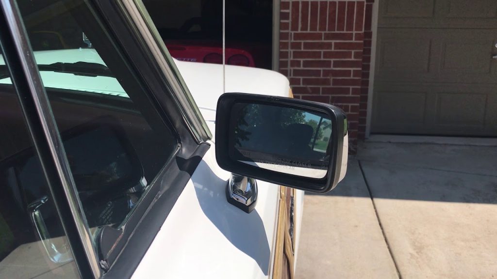 Automatic Power Folding Mirrors With Reverse Tilt Function Automatic Power Folding Mirrors With Reverse Tilt Function