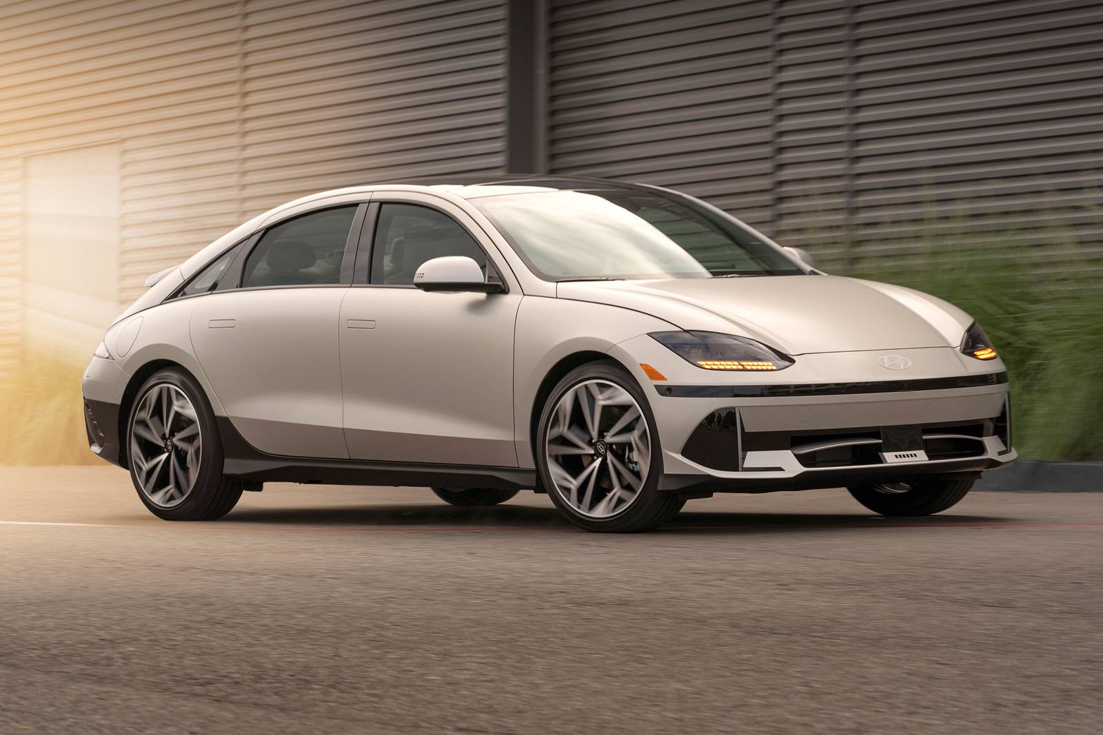 Hyundai Ioniq 6 (SE Long Range) Hyundai Ioniq 6 (SE Long Range)