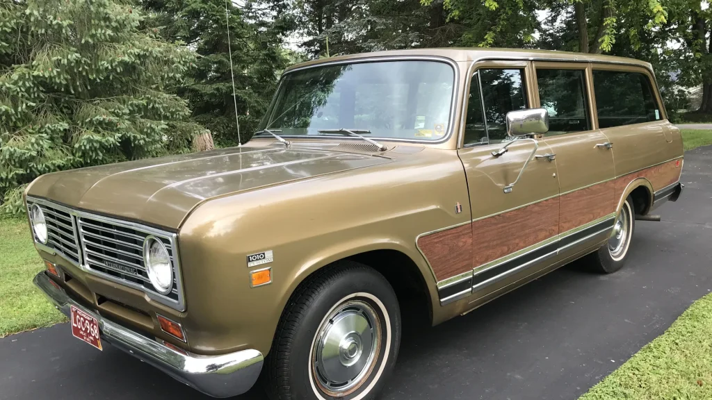 International Harvester Travelall 1210
