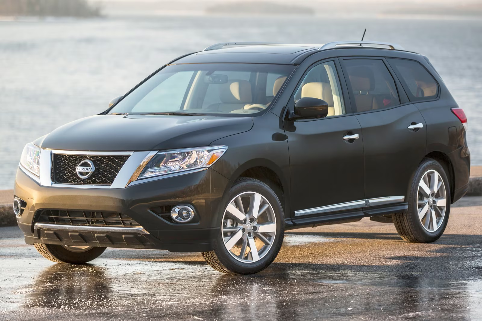Nissan Pathfinder (2013–2020) Nissan Pathfinder (2013–2020)
