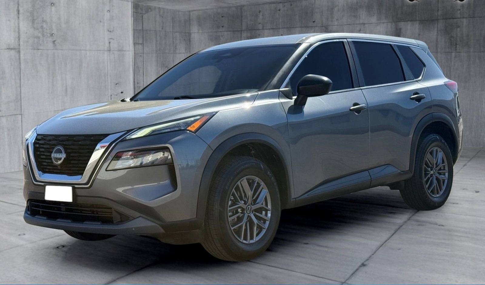 Nissan Rogue (S) Nissan Rogue (S)