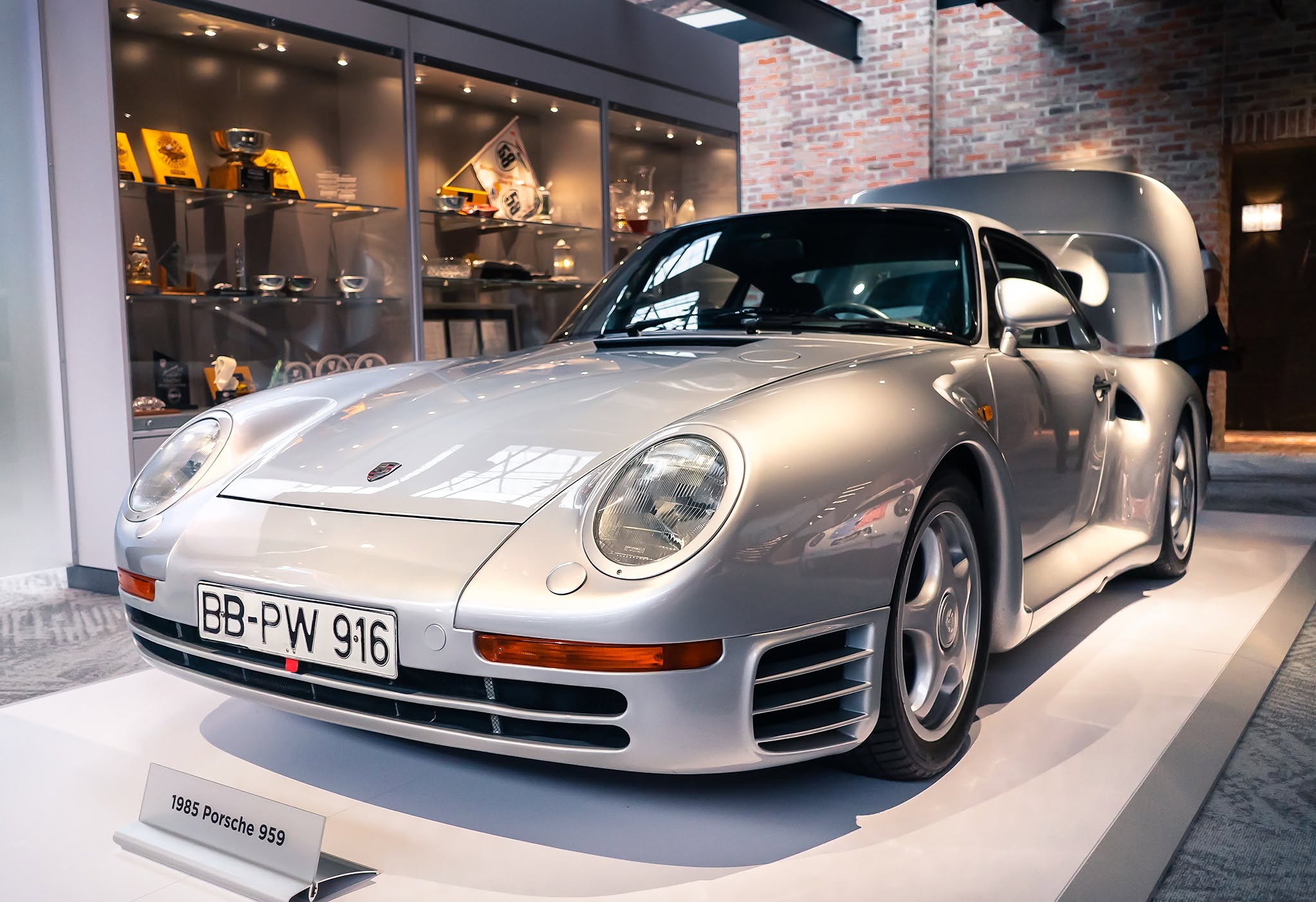 Porsche 959 is a legendary 1980s sports car Porsche 959 is a legendary 1980s sports car