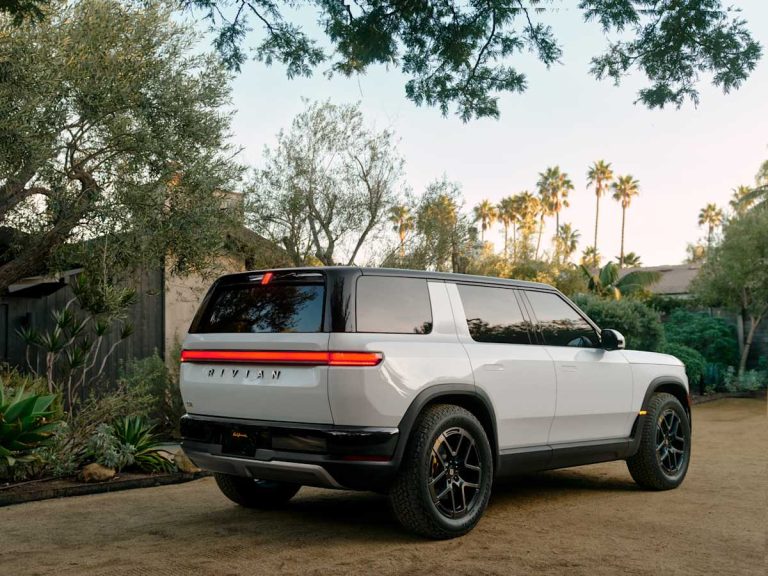 R2 SUV