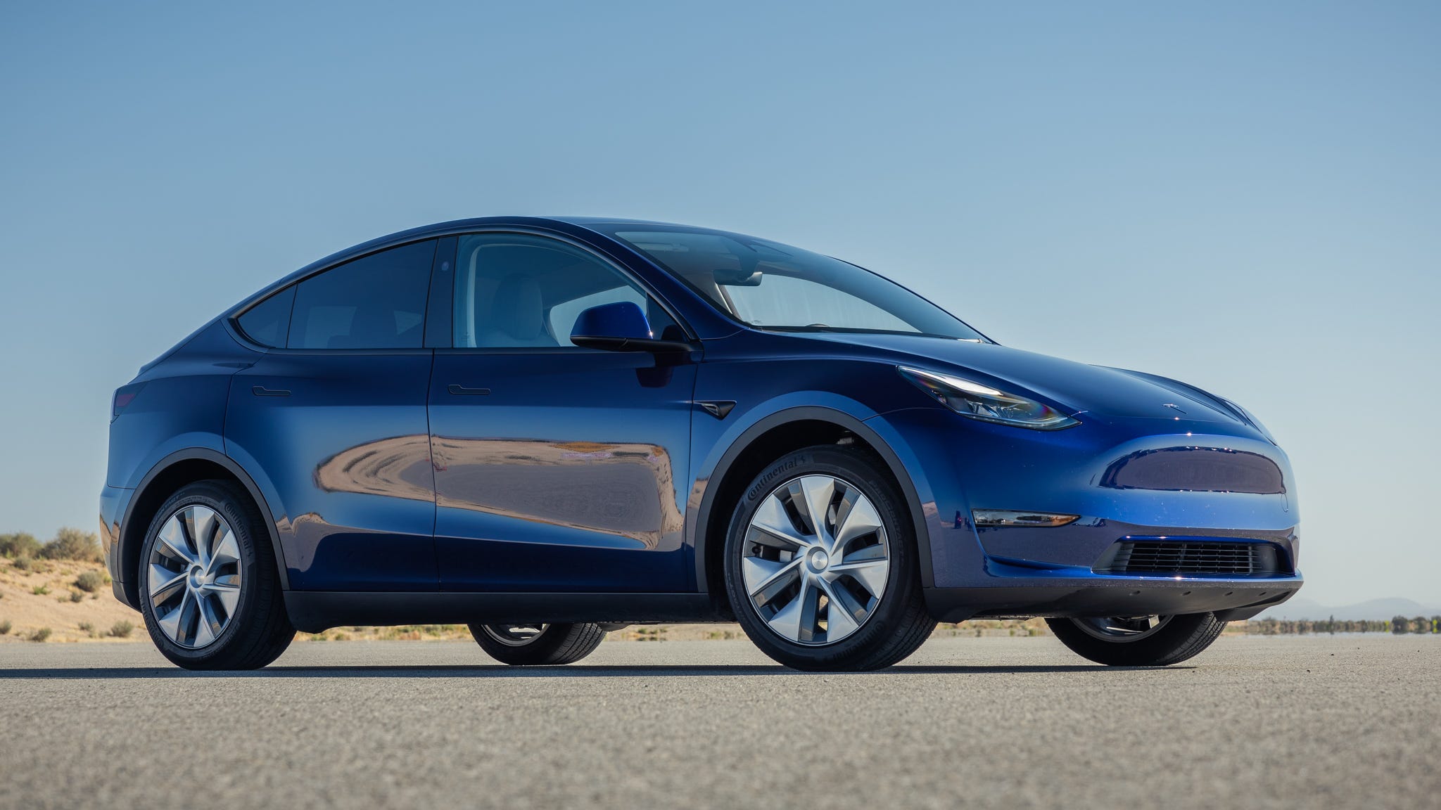 Tesla Model Y (Long Range) Tesla Model Y (Long Range)