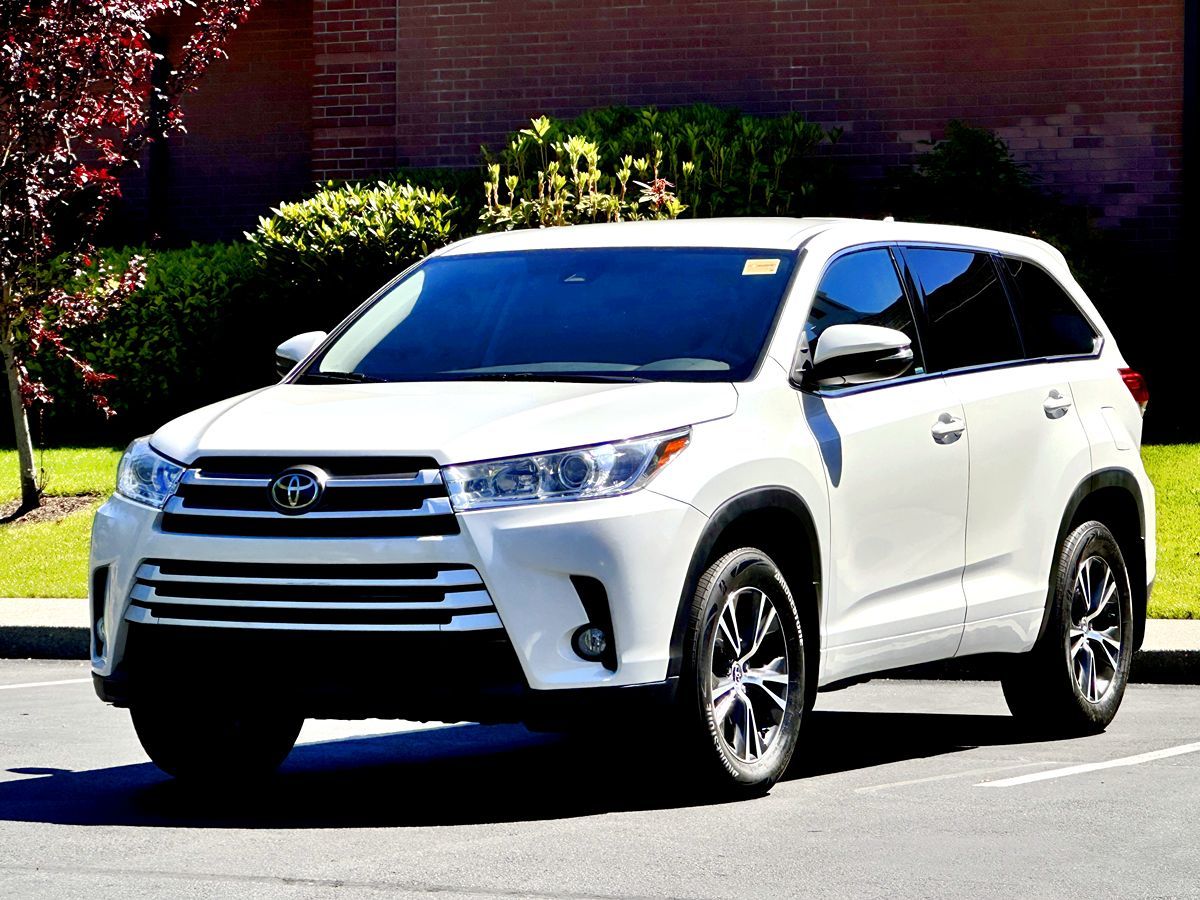 Toyota Highlander LE Toyota Highlander LE