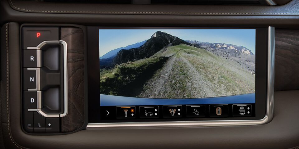 Up to 13 Camera Views for Confident Driving Up to 13 Camera Views for Confident Driving