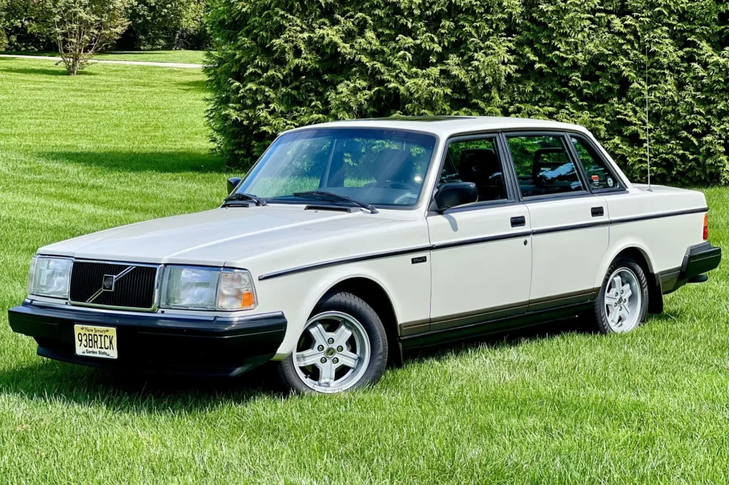 Volvo 240 (1975 to 1993)