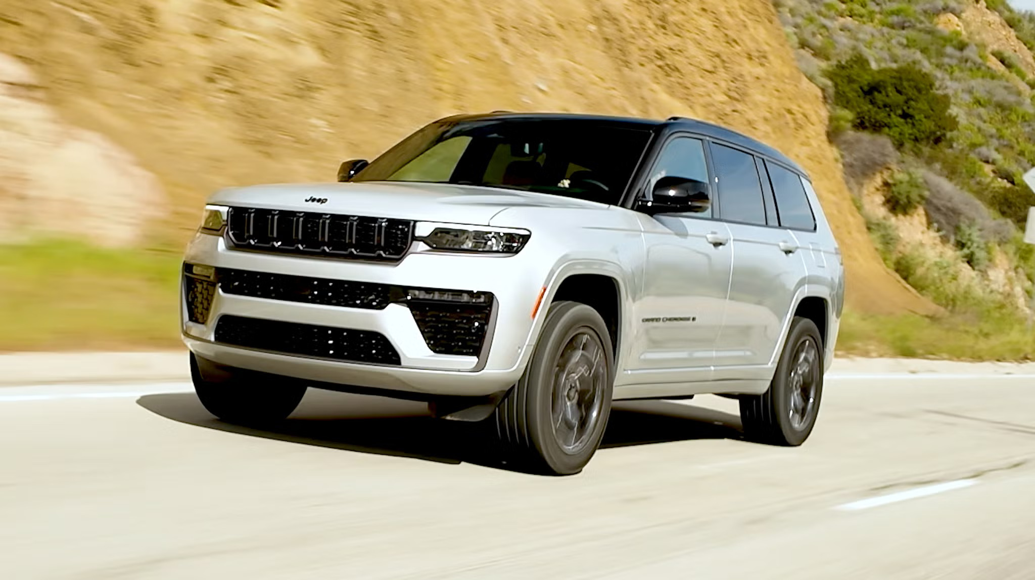 2027 Jeep Grand Cherokee Two-Row