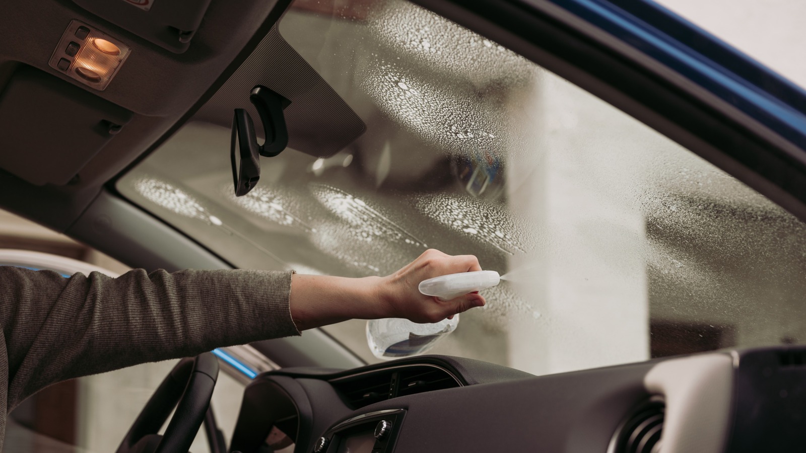 Cleaning the windshield from inside