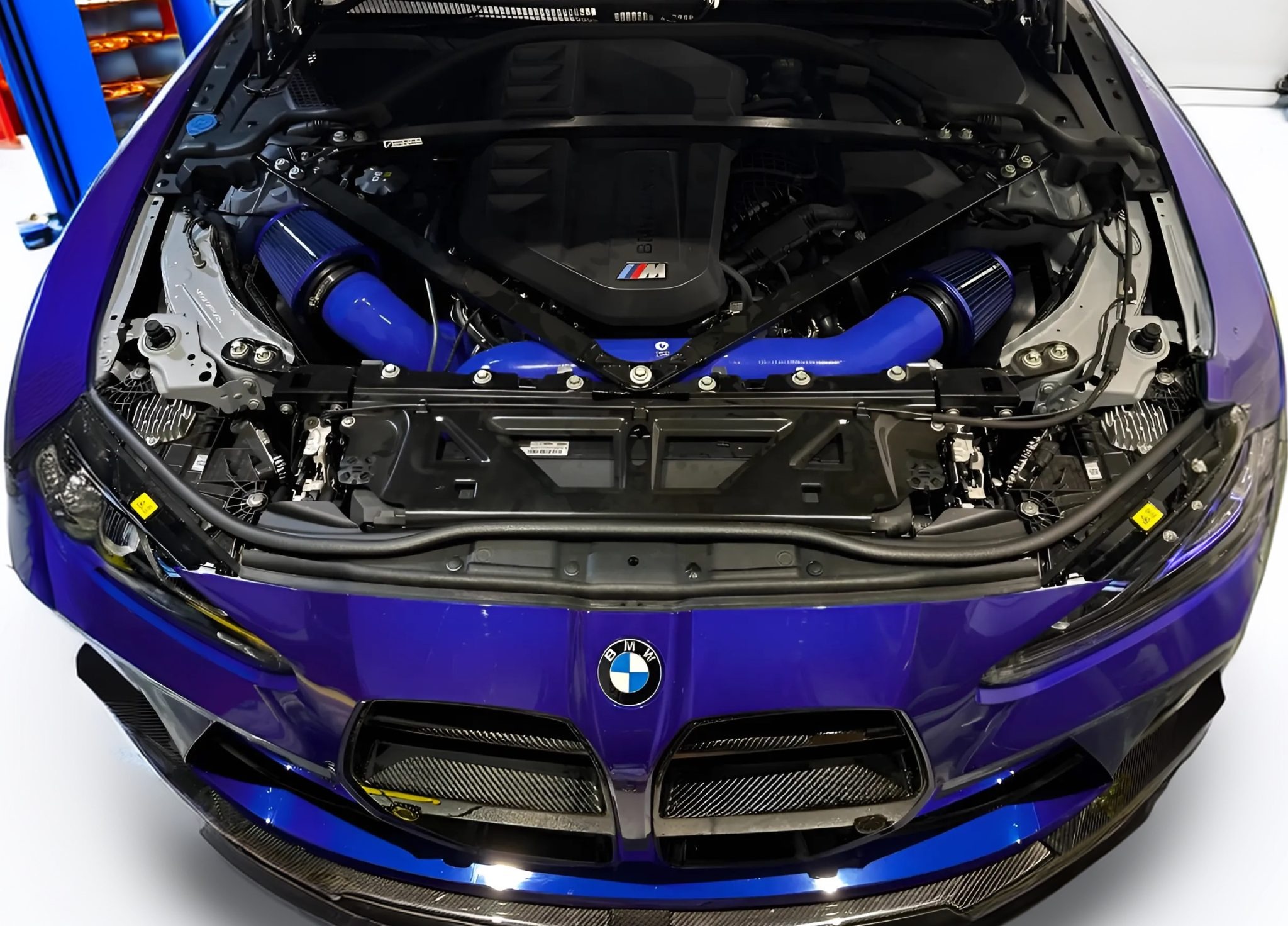 Engine bay of a BMW M3 CS F80