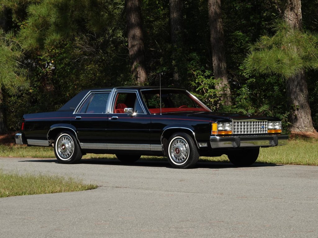 Ford Crown Victoria