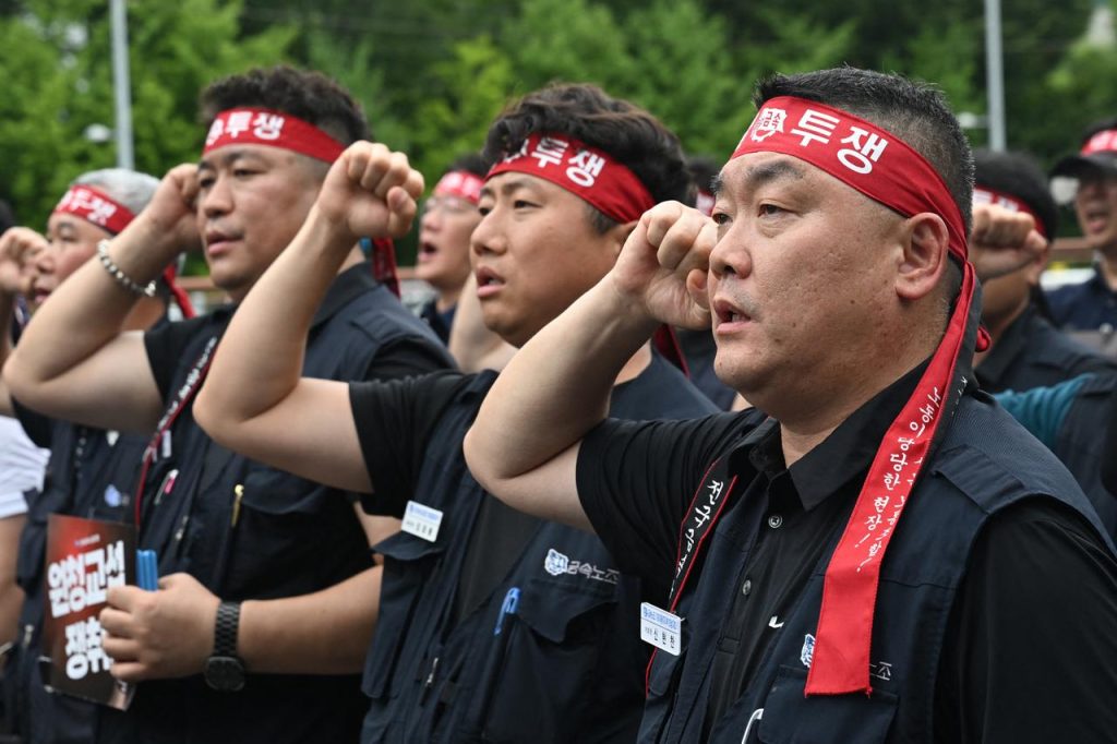 Hyundai Workers End Rare Strike After Reaching Tentative Wage Agreement