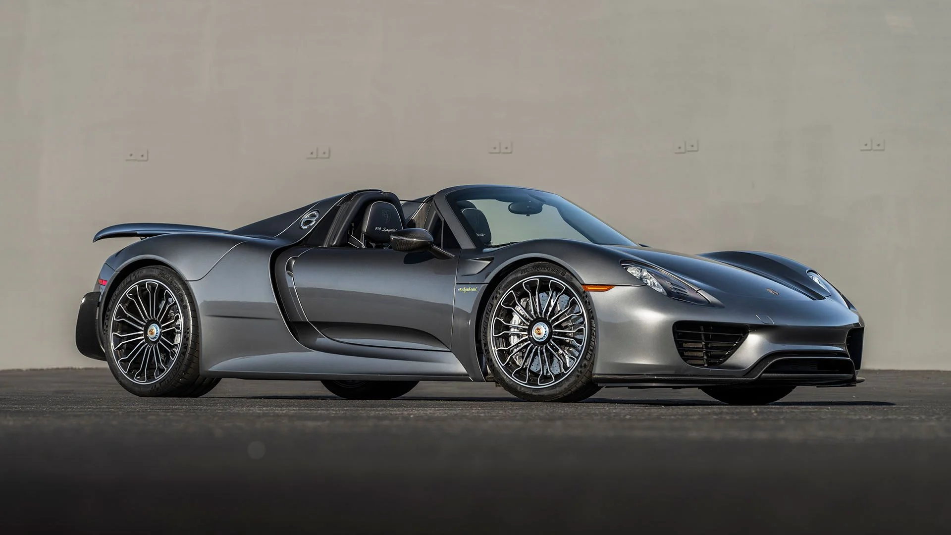 Porsche 918 Spyder Weissach Package