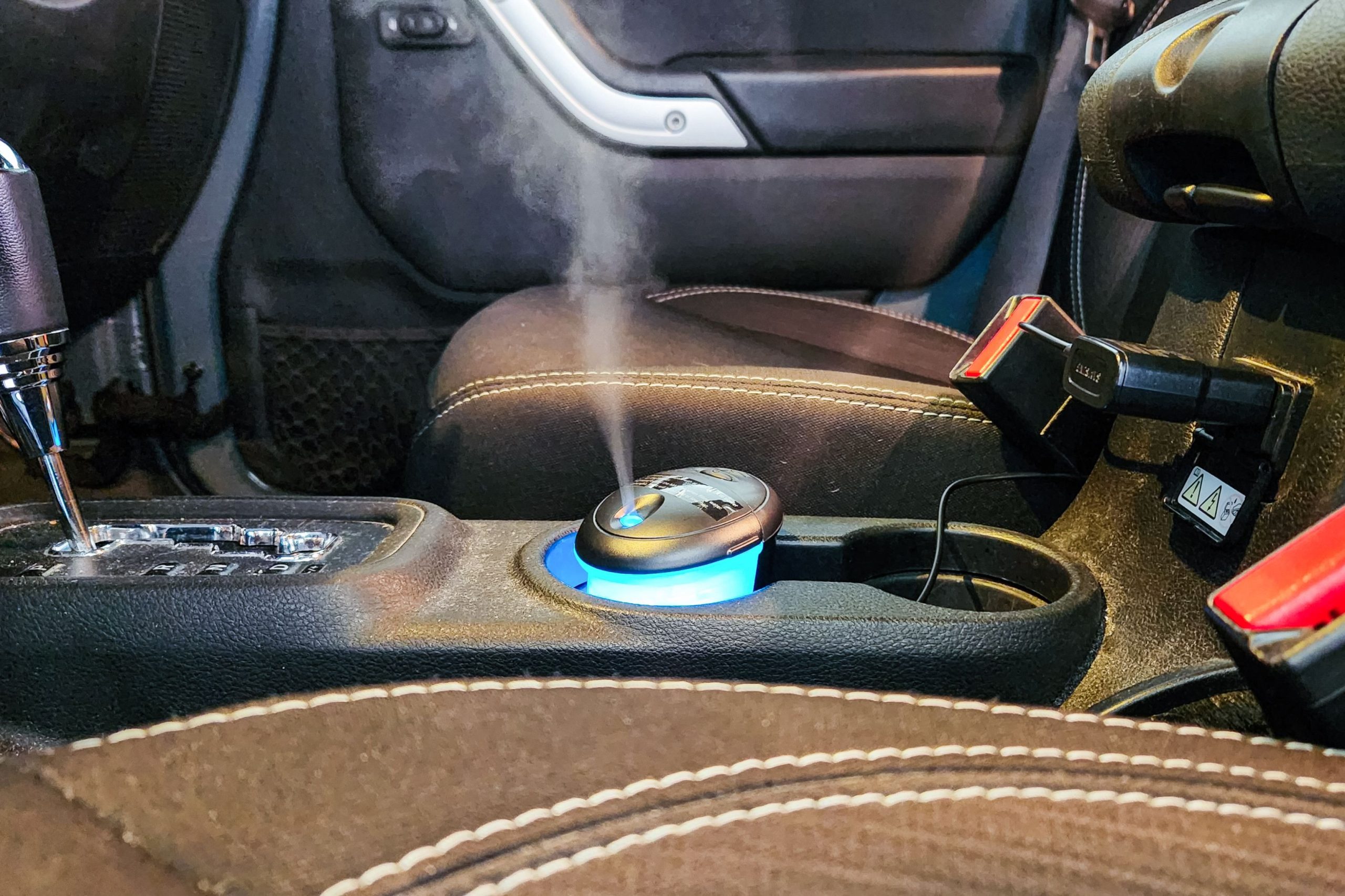 Portable ultrasonic essential oil diffuser and mini humidifier