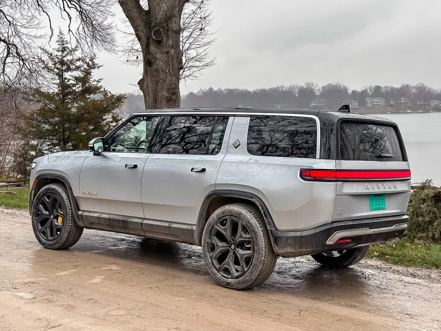 Rivian R1S