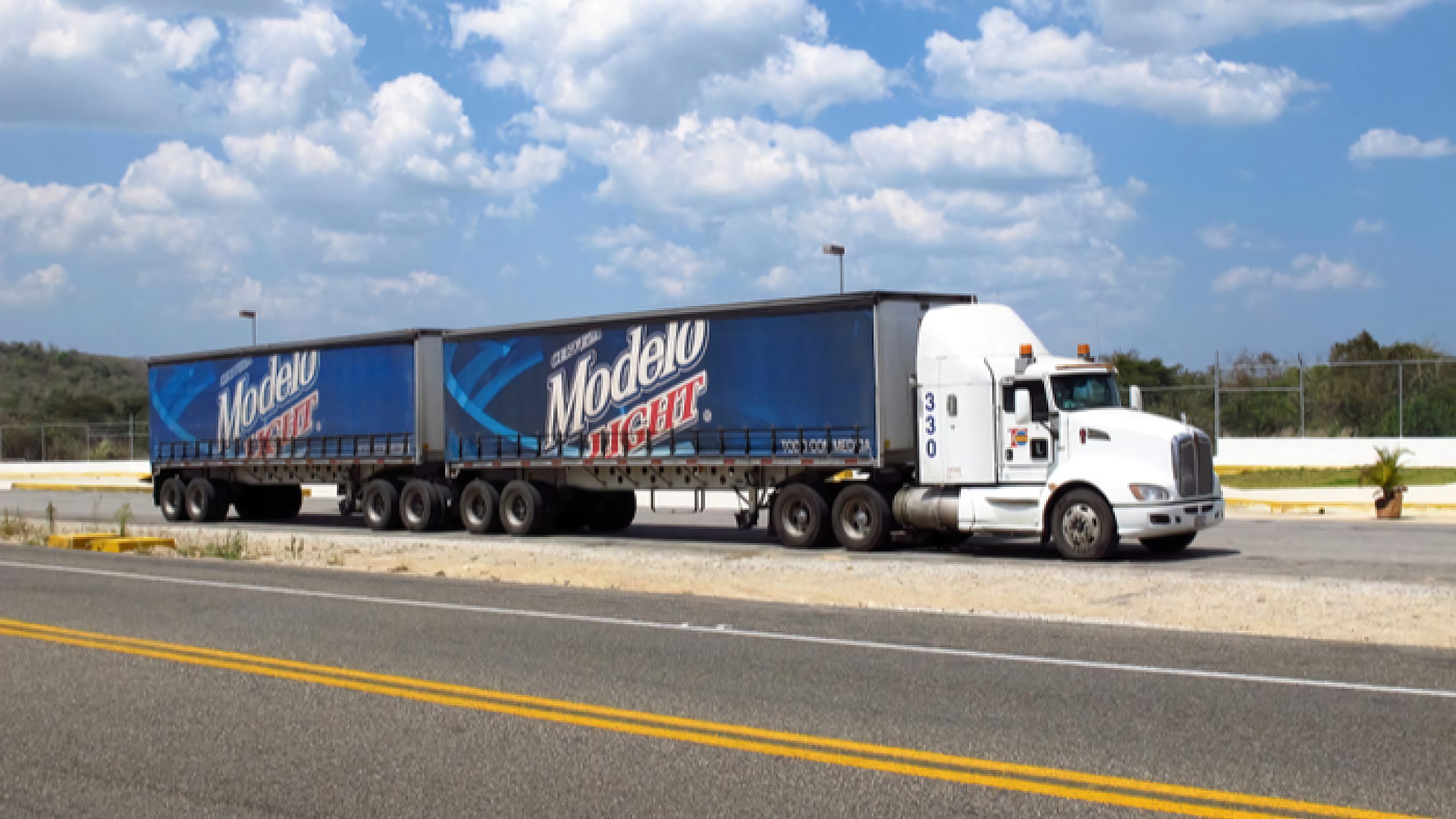 Semi-trailer truck