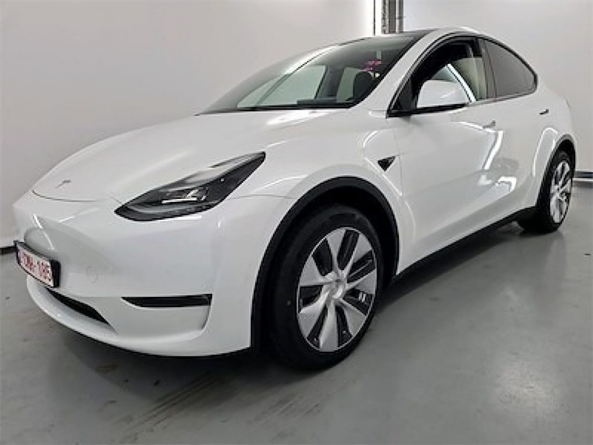 Tesla Model Y 4WD