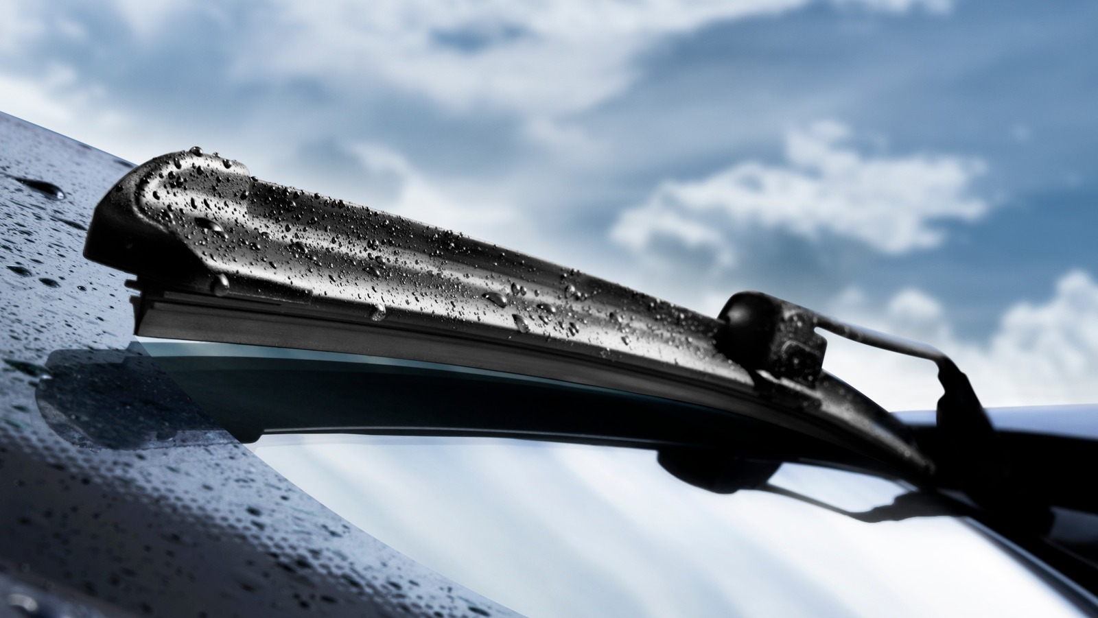 Windshield wiper blades