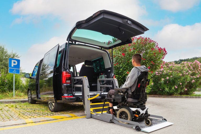Accessible vehicle equipped with an automated wheelchair lift system