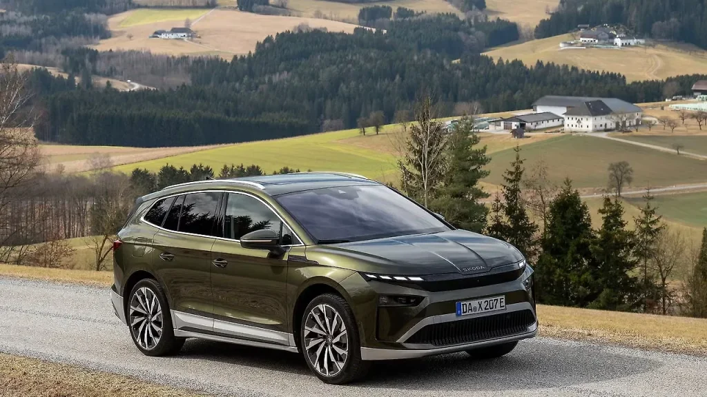enyaq exterior right front three quarter 2