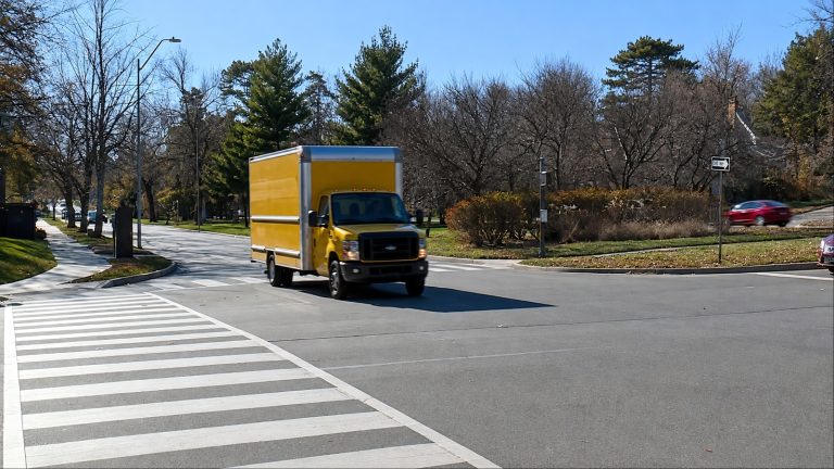 Ford E-350 box truck