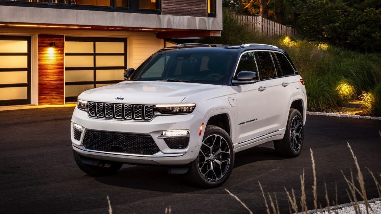 Jeep Cherokee parked outside a modern home during the evening