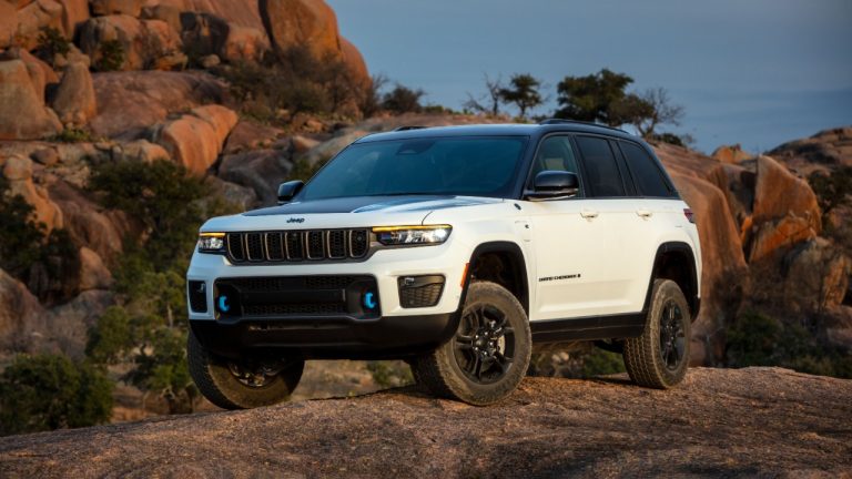 Jeep Grand Cherokee Tackles Rugged Terrain With Confidence and Capability