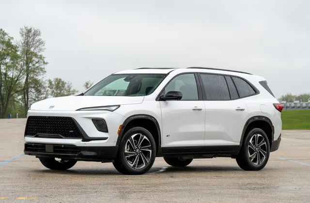 usnpx 2026buickenclave angularfront2 zd
