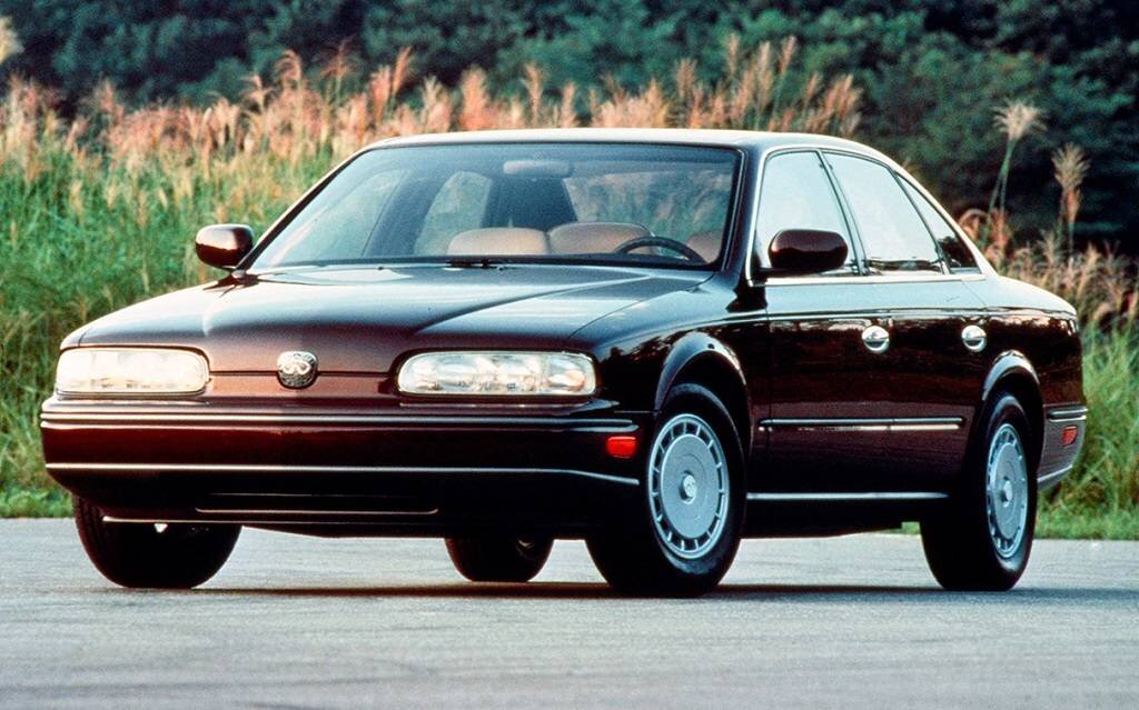 1990 Infiniti Q45: Computer-Controlled Active Suspension