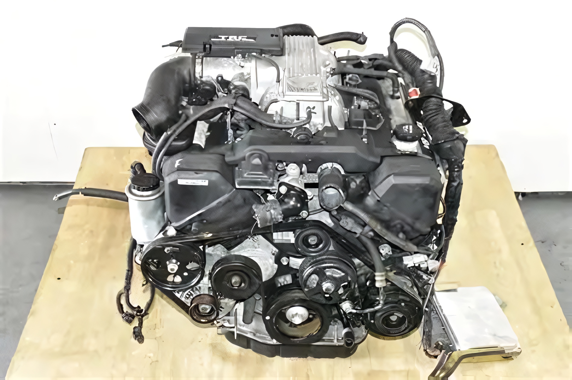 1UZ-FE 4.0L V8 engine