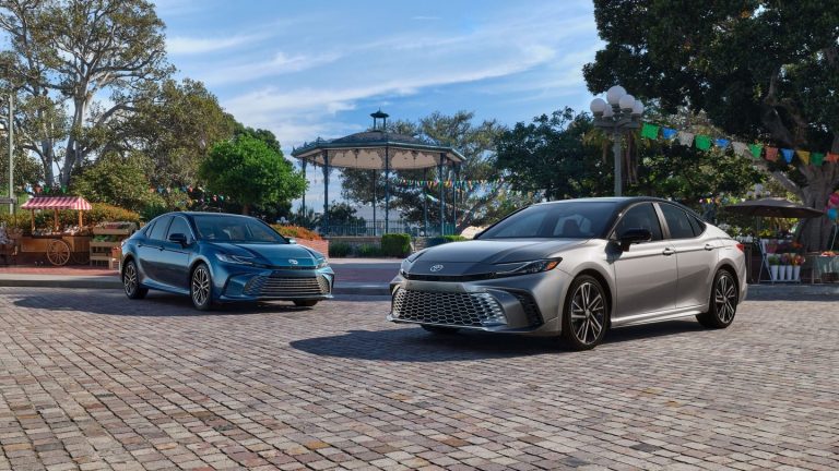 2025 Toyota Camry sedans