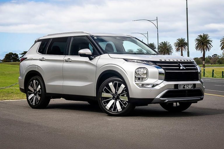 A Mitsubishi Outlander is standing on a road