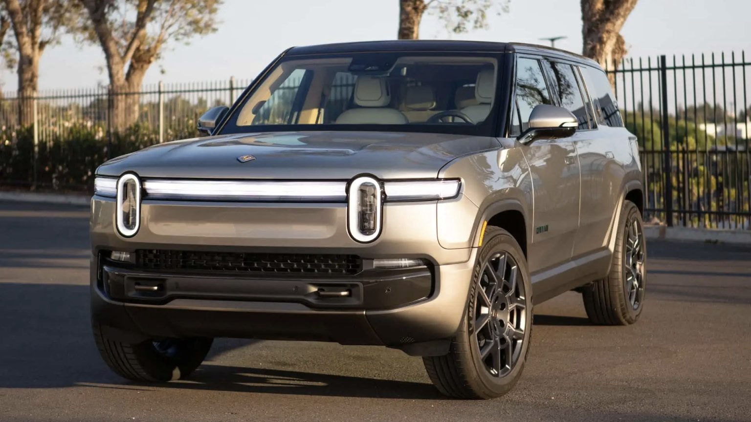 2026 Rivian R1S