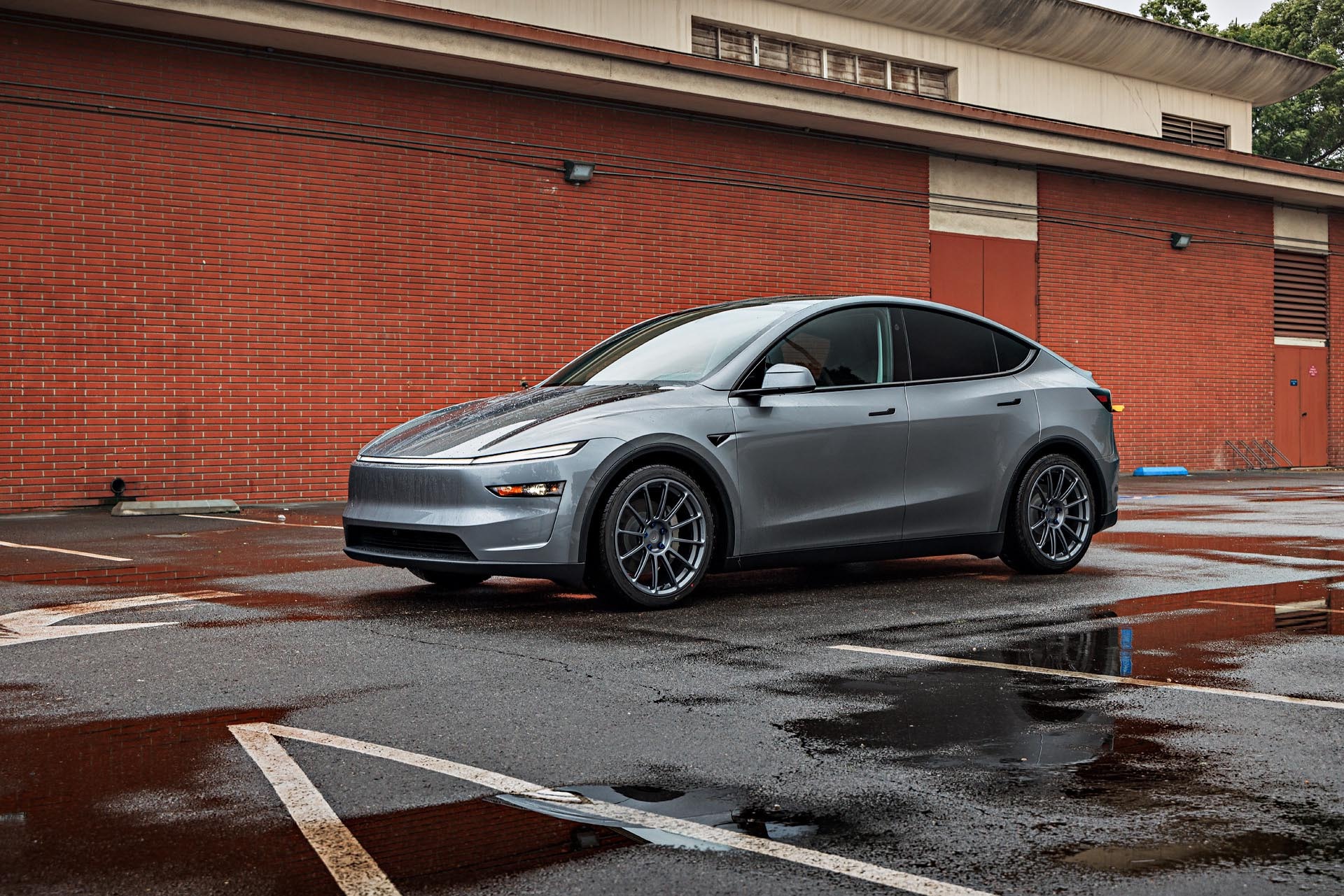 2026 Tesla Model Y Standard RWD