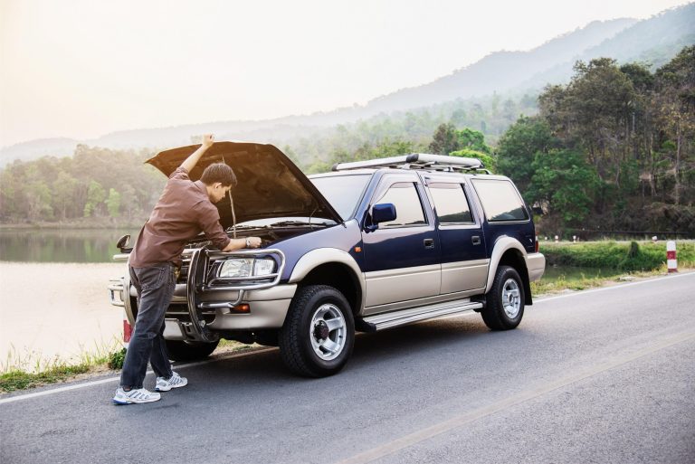 Broken SUV stranded roadside repair