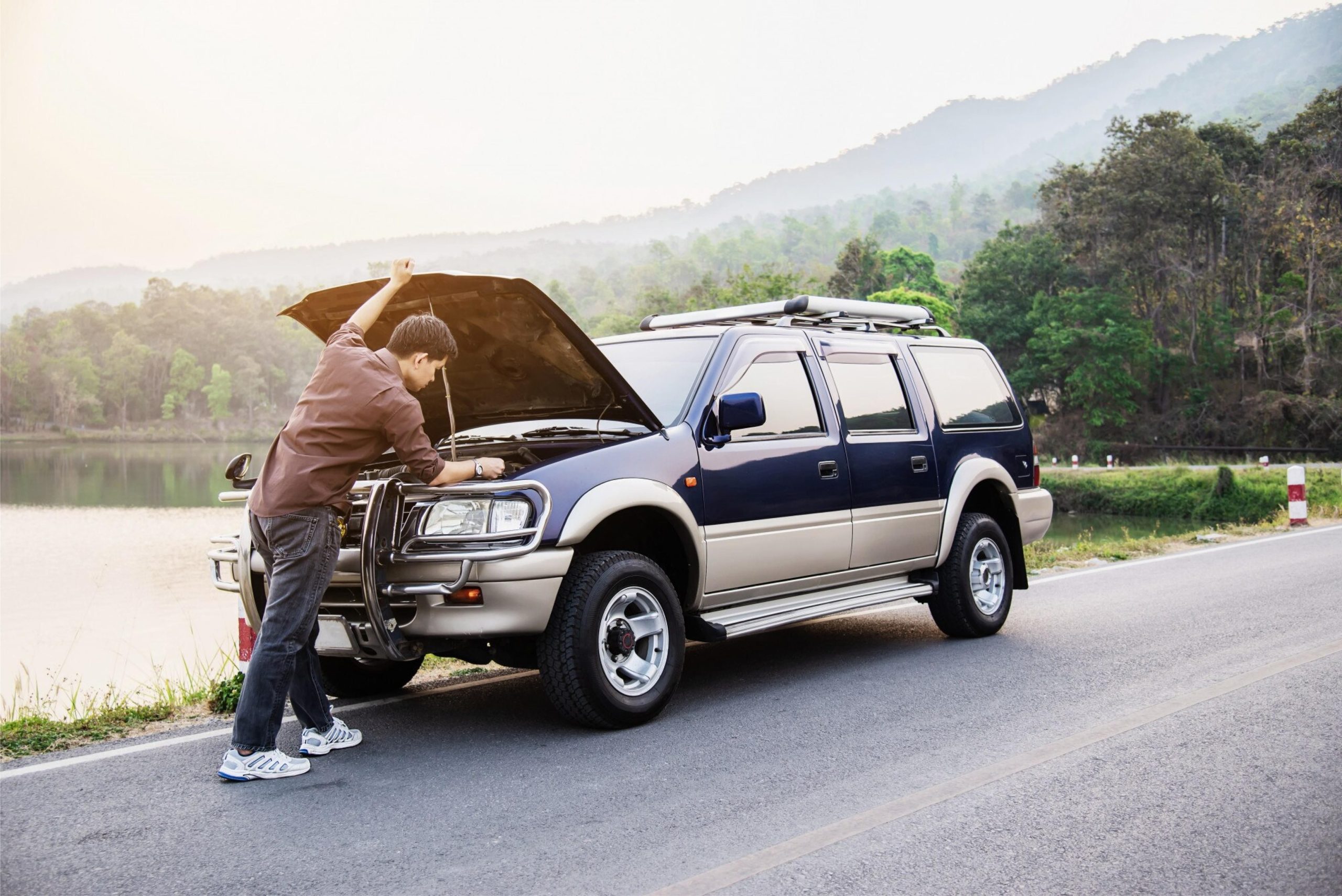 Broken SUV stranded roadside repair