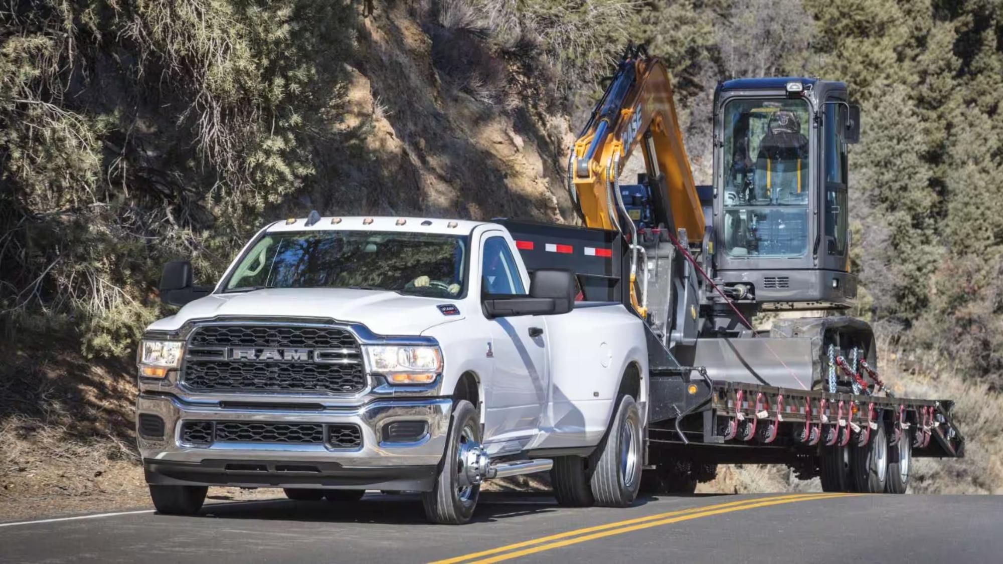 Heavy-duty truck towing excavator trailer
