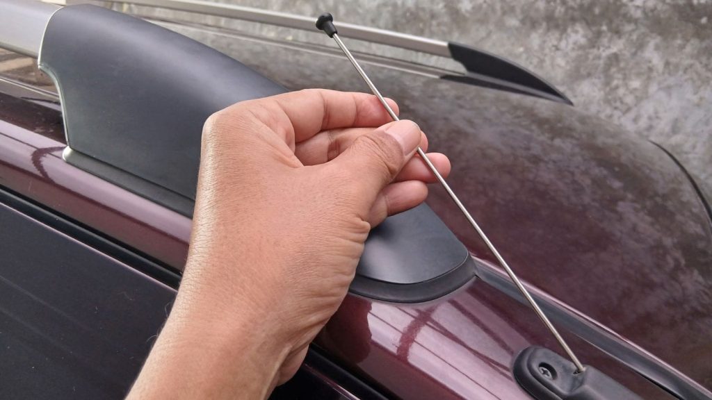 A Fixed Antenna You Could See From the Driver's Seat