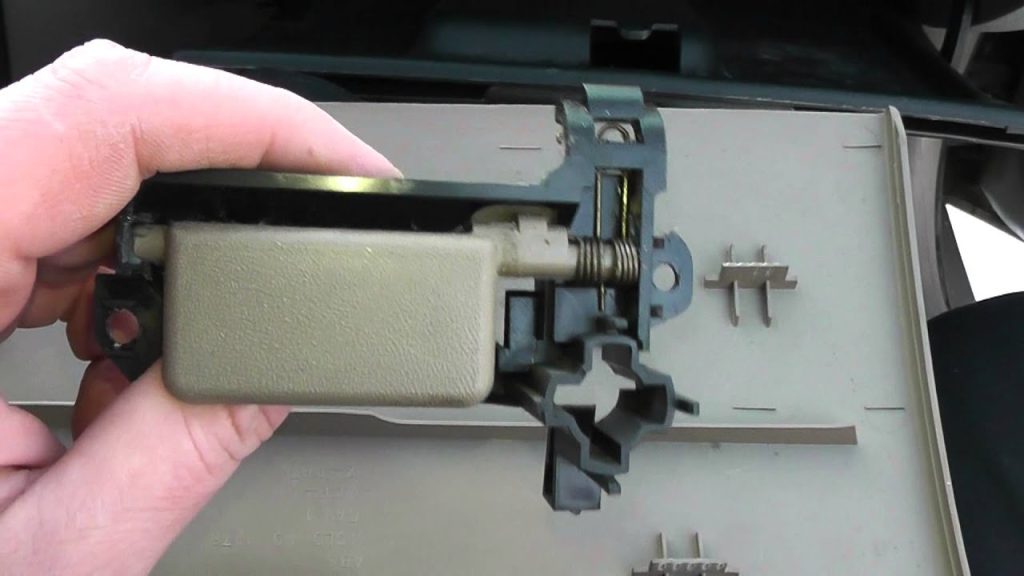 A Glove Box With a Simple Mechanical Latch