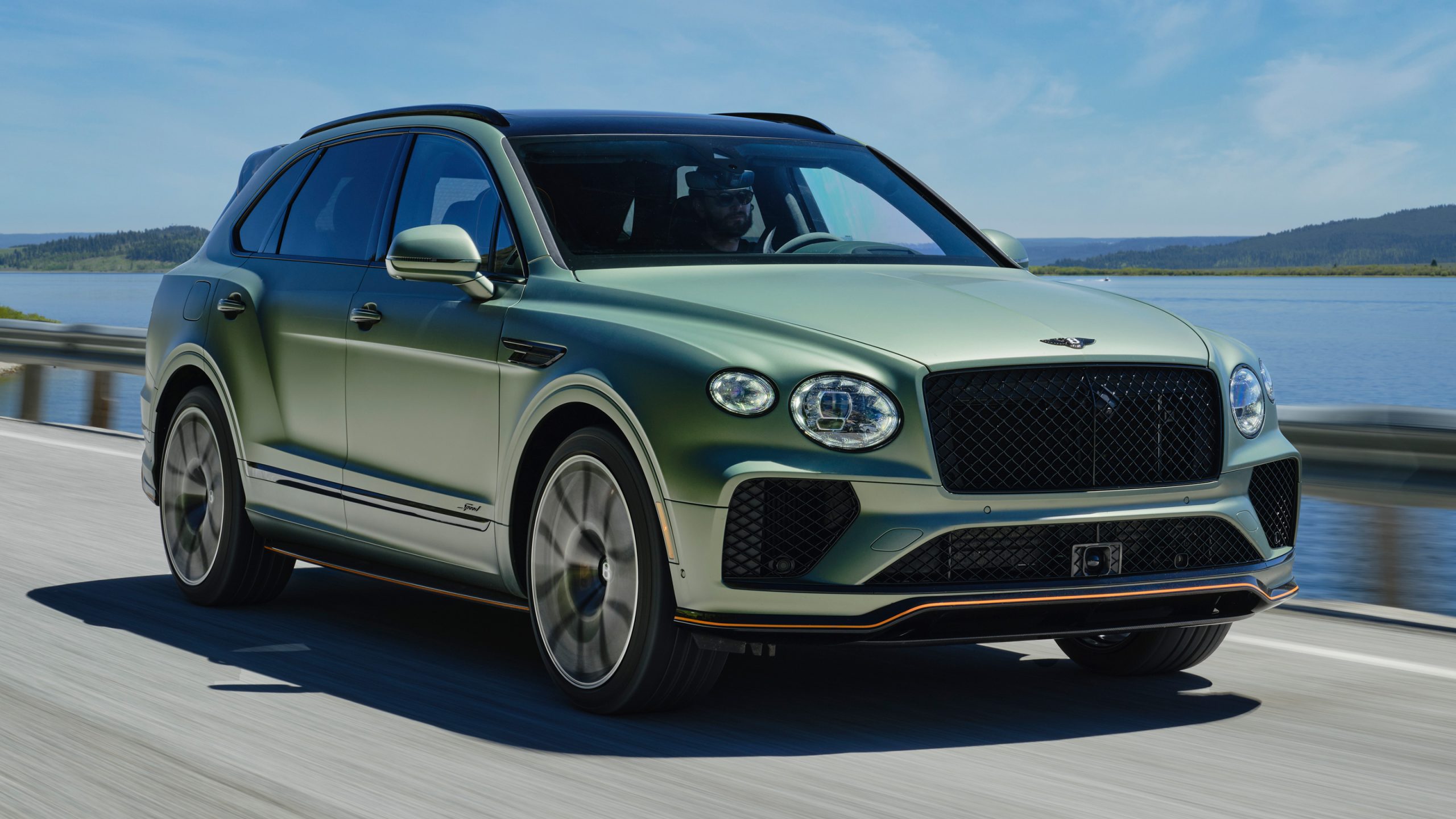 Bentley Bentayga V8 - 61 dBA
