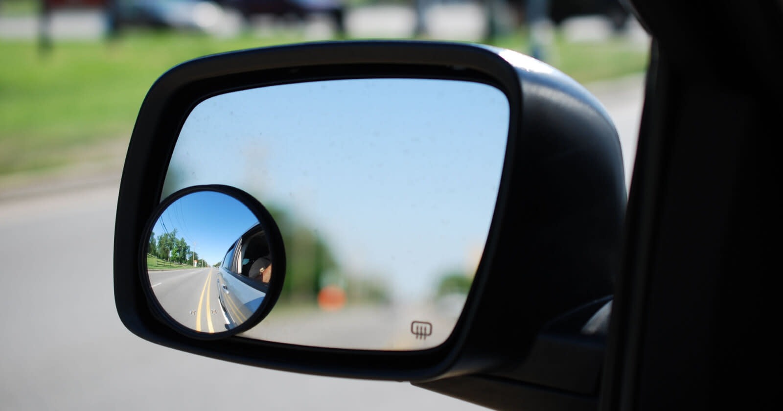 Convex Passenger-Side Mirror Warning