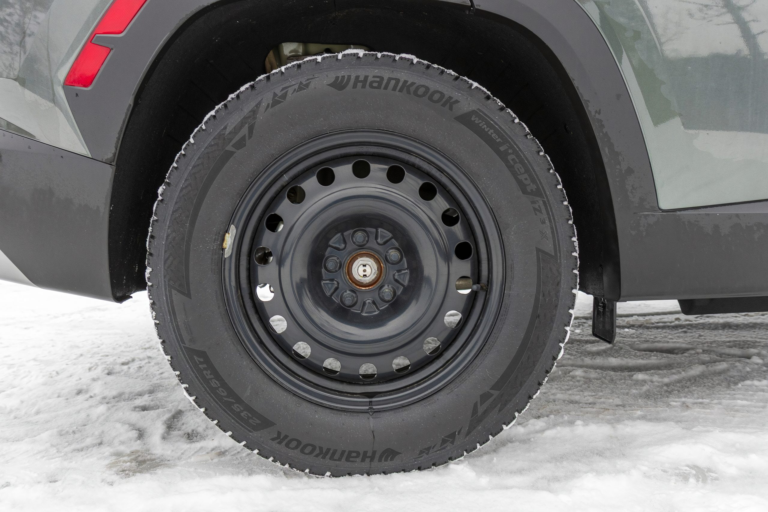Hankook Winter icept iZ3 tire