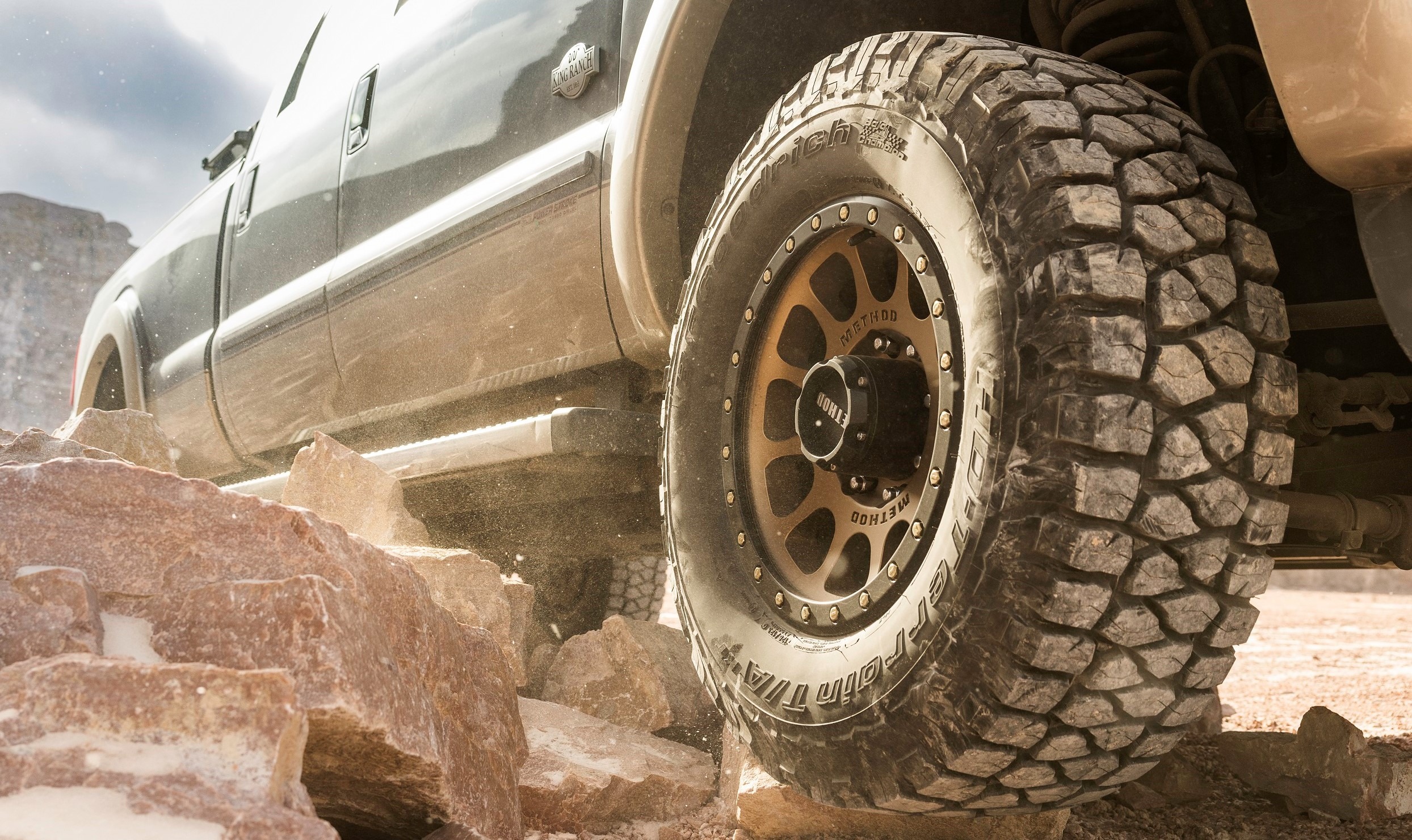 Heavy-duty truck tire