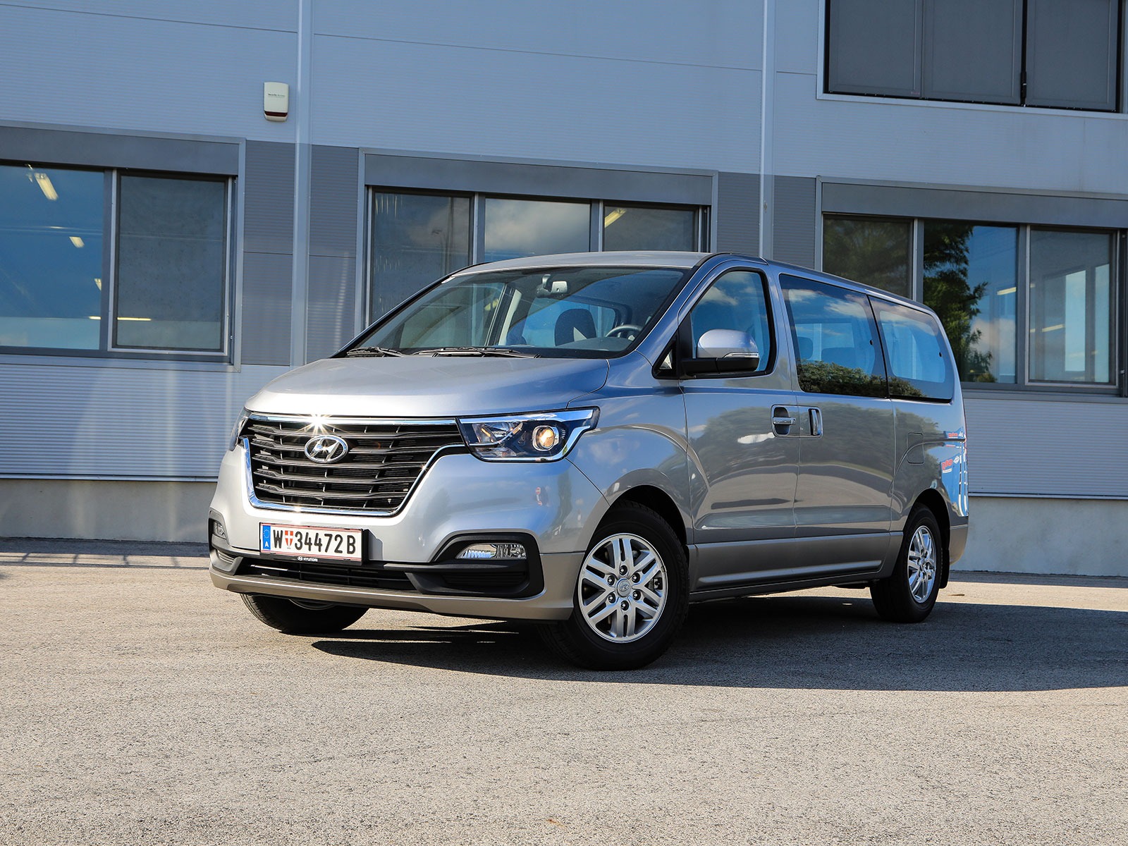 Hyundai H-1 Starex