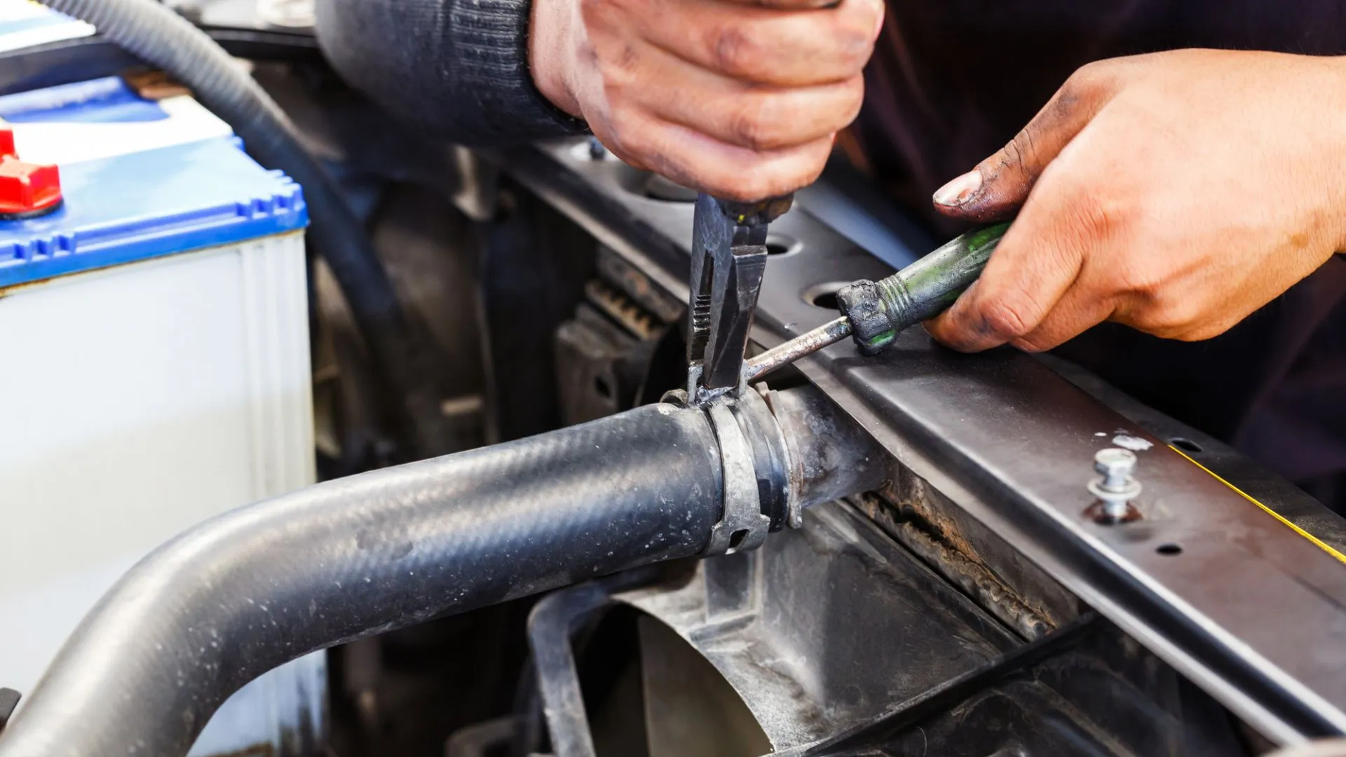 Inspect the Antifreeze-to-Coolant Mixture and Radiator Hoses