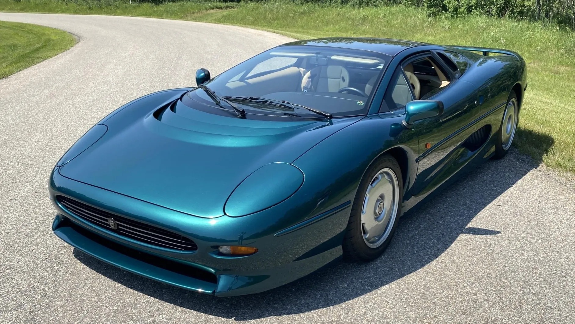 Jaguar XJ220