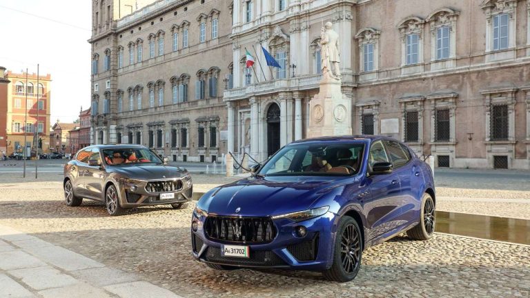 2 Maserati Levantes are standing on a small road