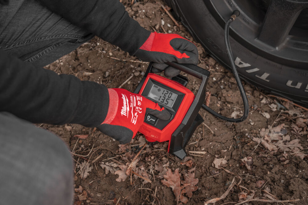 Milwaukee M12 Compact Inflator