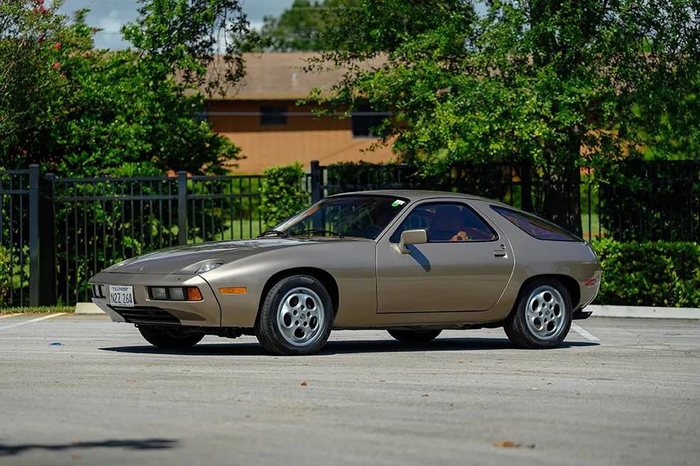 Porsche 928